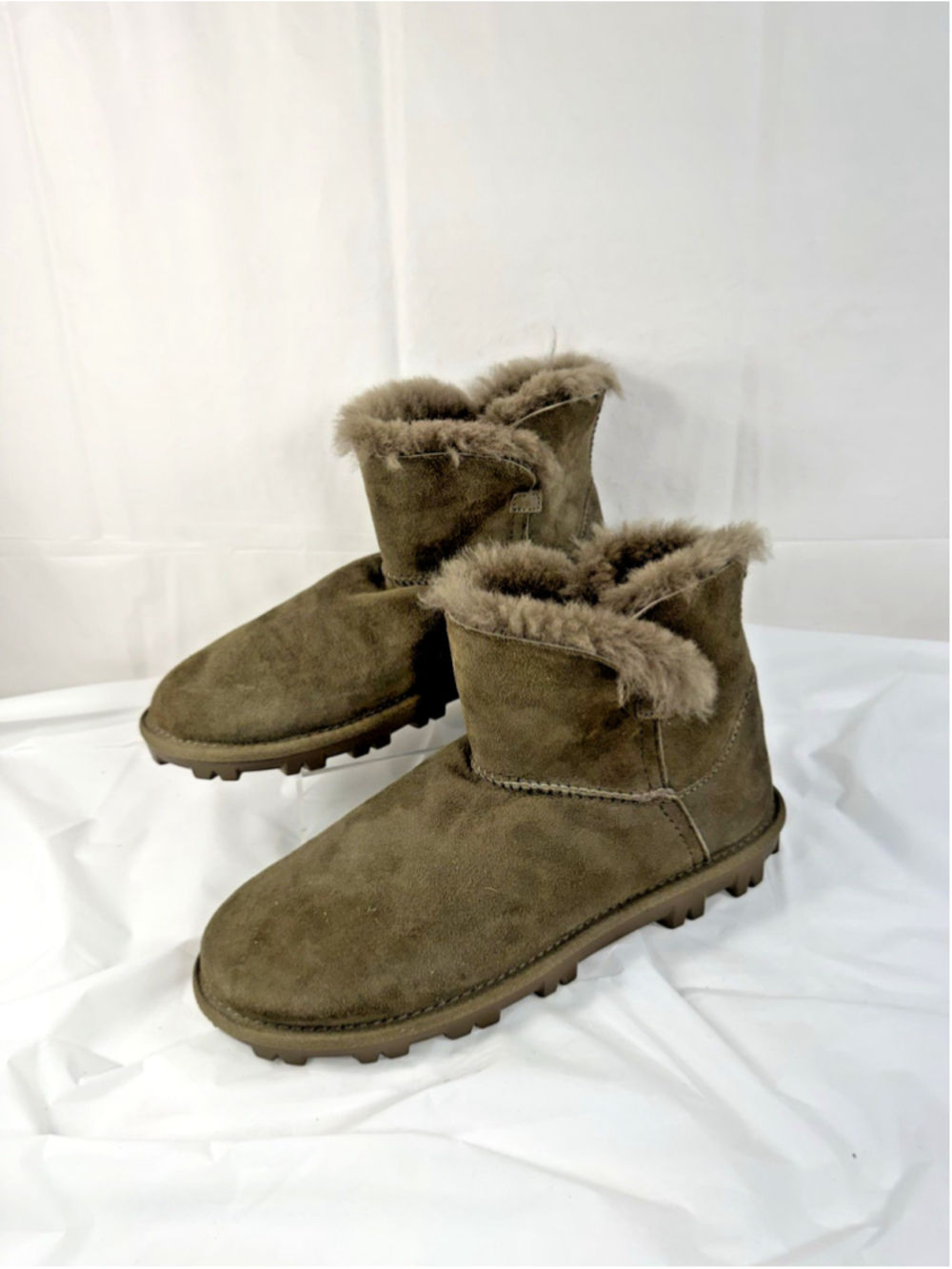 Kirkland Signature Womens Shearling Wool Size 8M Ankle Boot Olive Green NEW